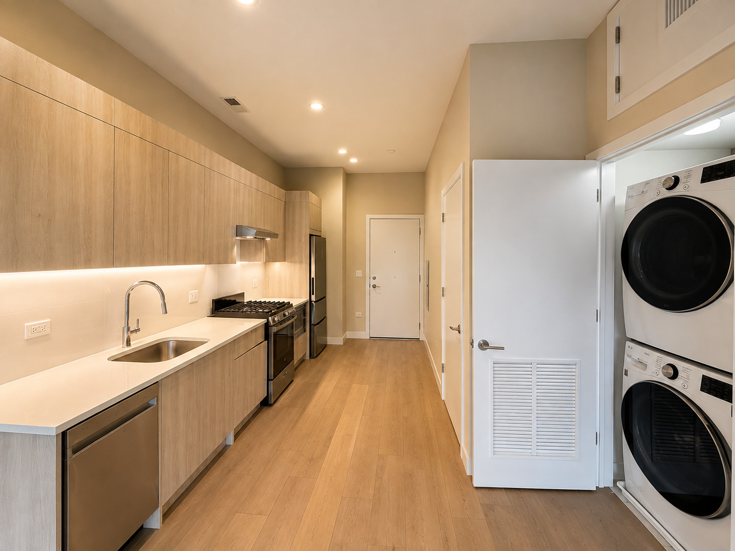 3757 N Sheffield Avenue Unit: 408