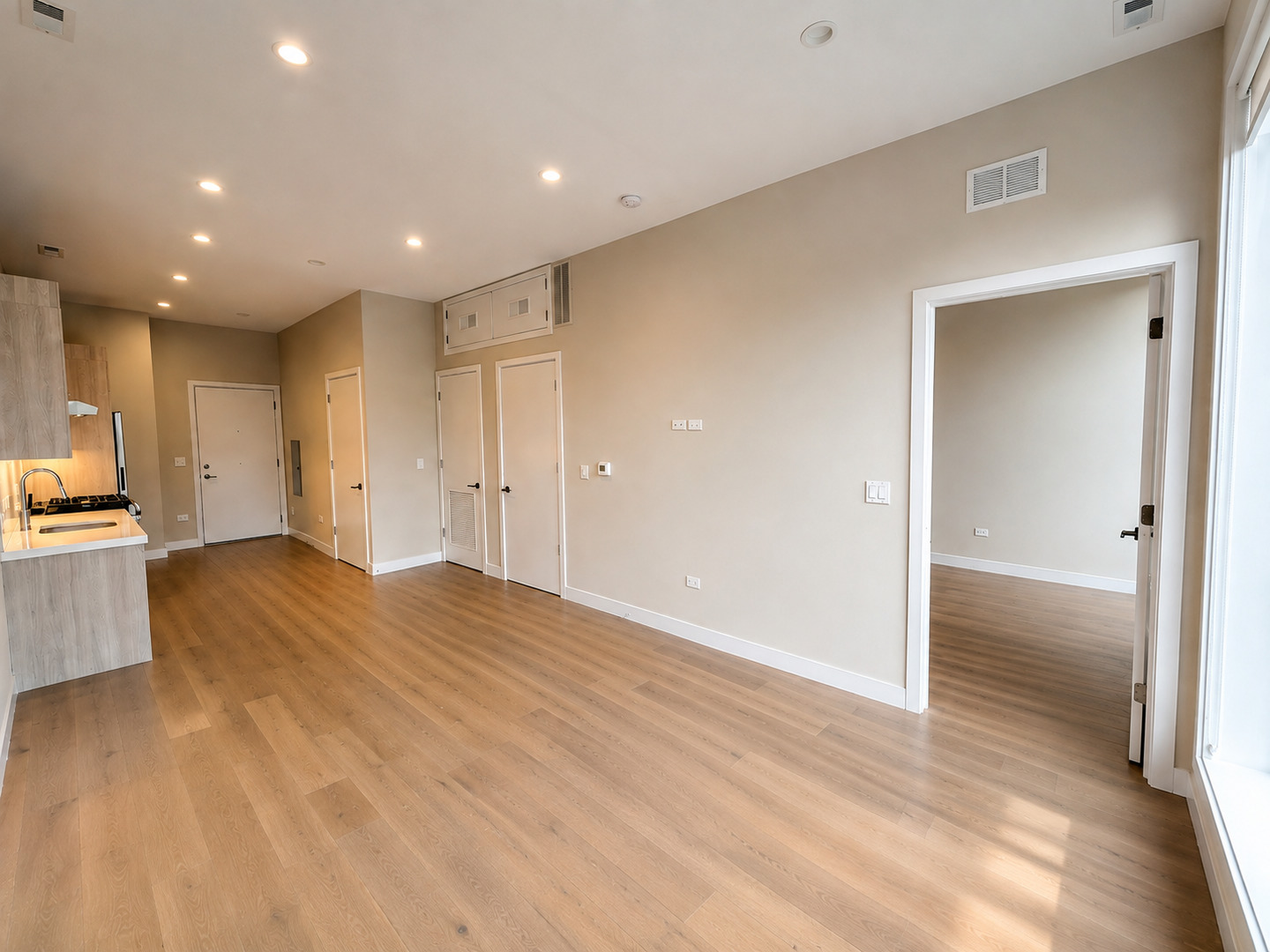 3757 N Sheffield Avenue Unit: 408