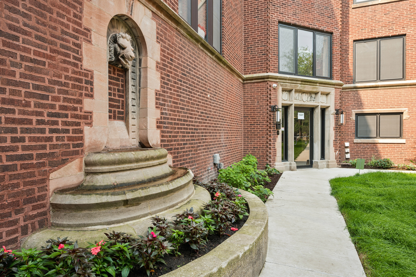 1333 W Estes Avenue Unit: 2A