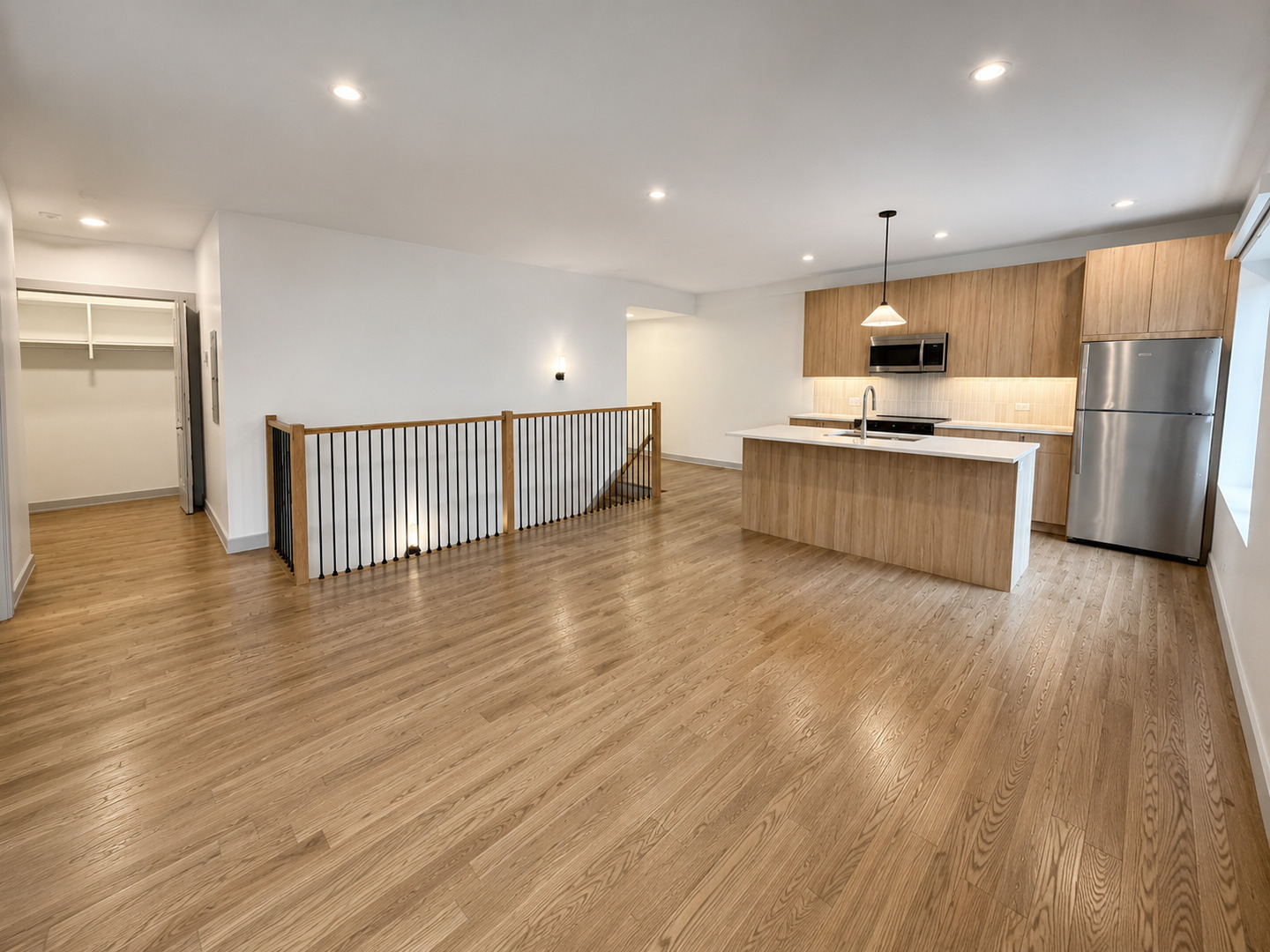 1337 W Estes Avenue Unit: 1D