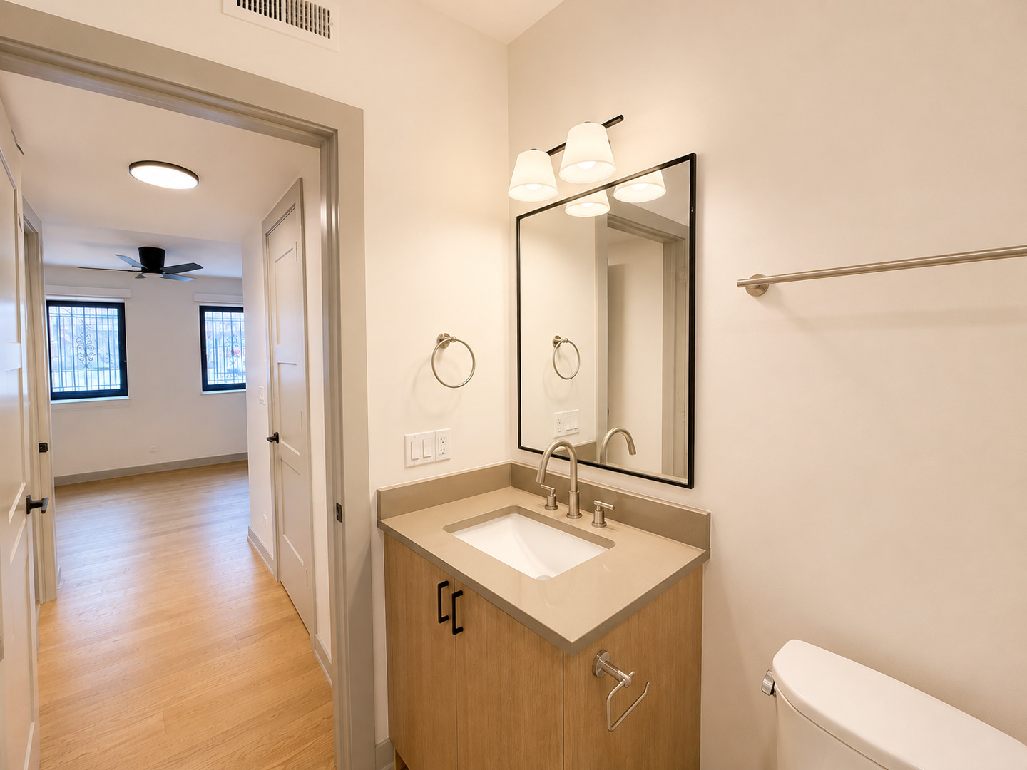 1337 W Estes Avenue Unit: 1D