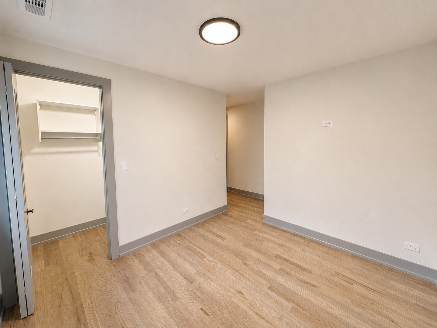 1337 W Estes Avenue Unit: 1D