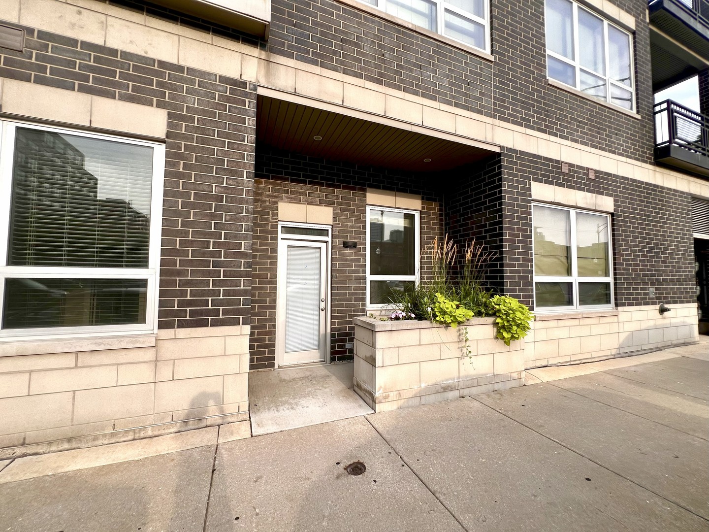 1002 W Van Buren Street Unit: 102