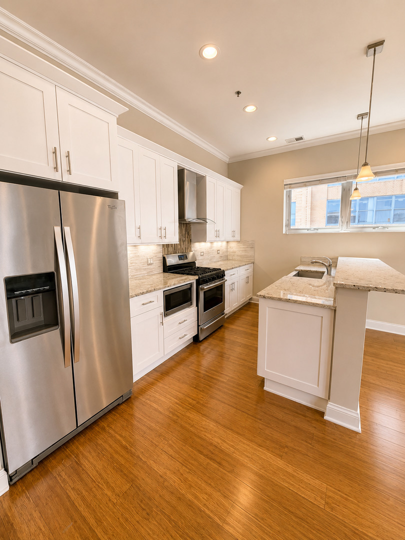 1002 W Van Buren Street Unit: 402