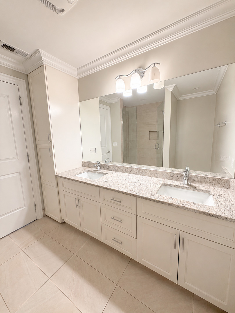 1002 W Van Buren Street Unit: 402