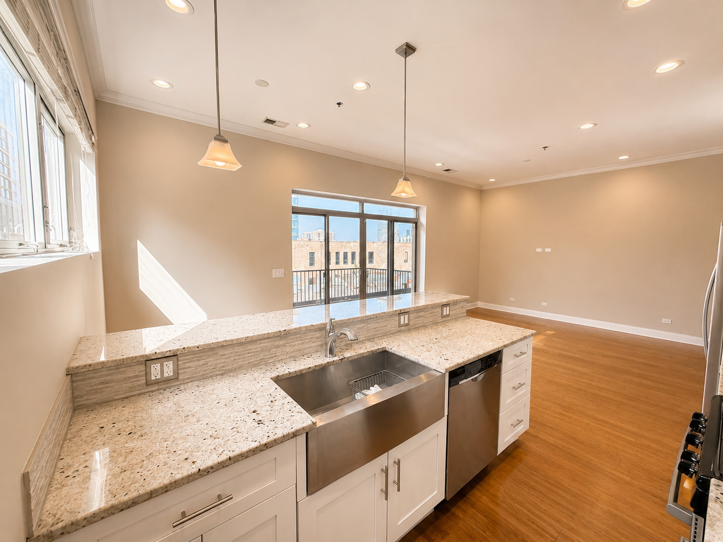 1002 W Van Buren Street Unit: 402