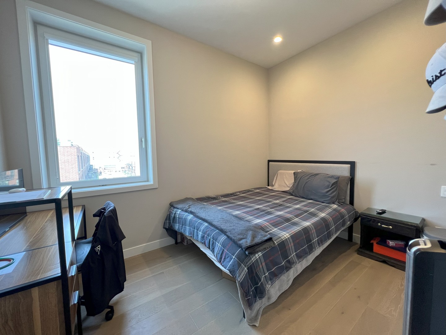 3757 N Sheffield Avenue Unit: 302