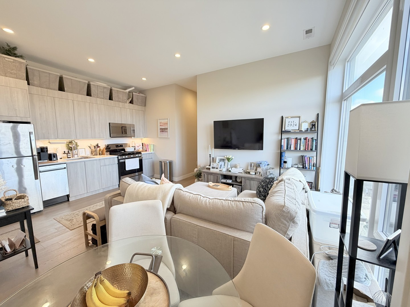 3757 N Sheffield Avenue Unit: 302