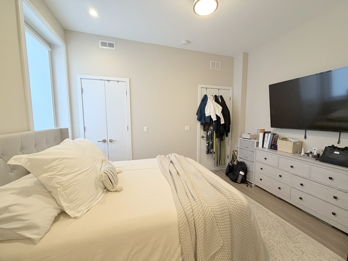 3757 N Sheffield Avenue Unit: 302