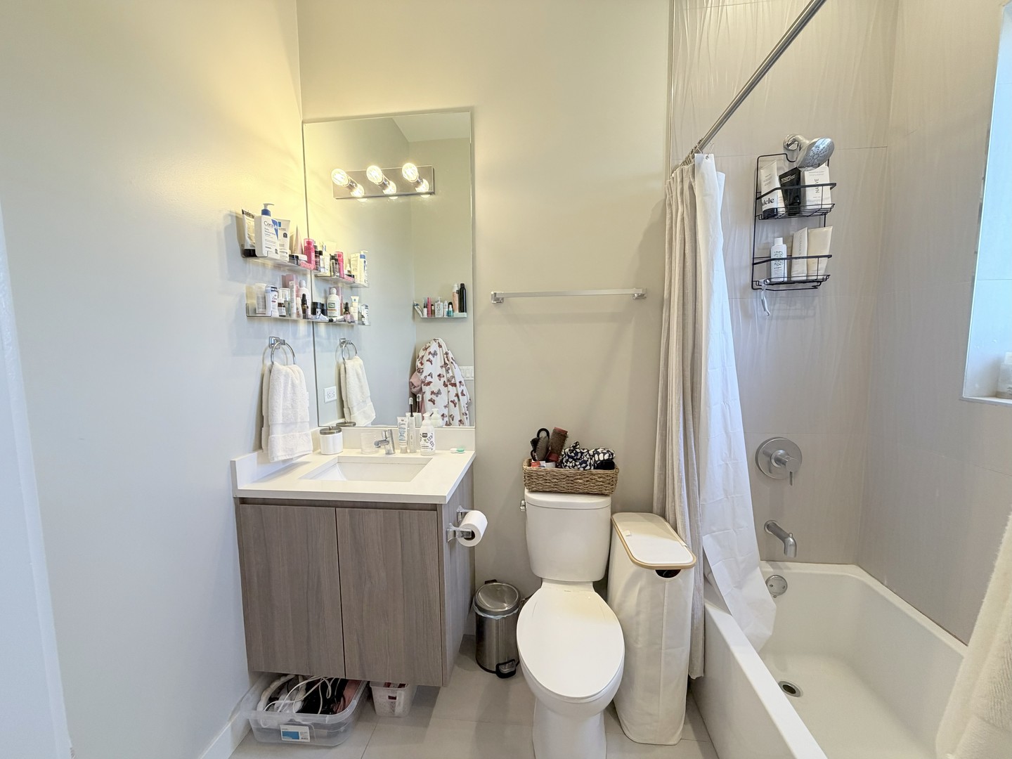 3757 N Sheffield Avenue Unit: 302