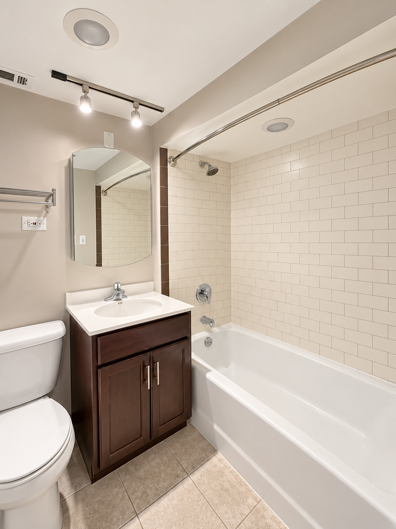 3170 N Sheridan Road Unit: 826