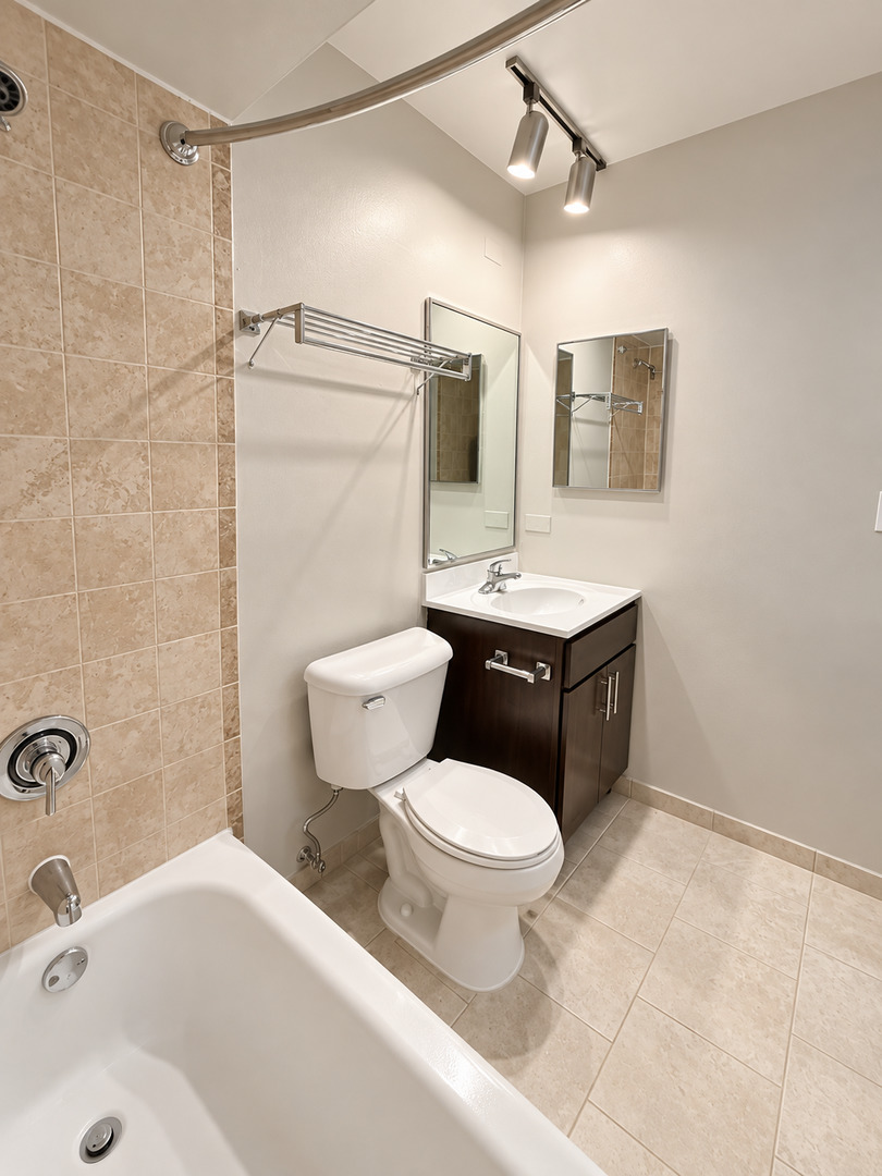 707 W Sheridan Road Unit: 405