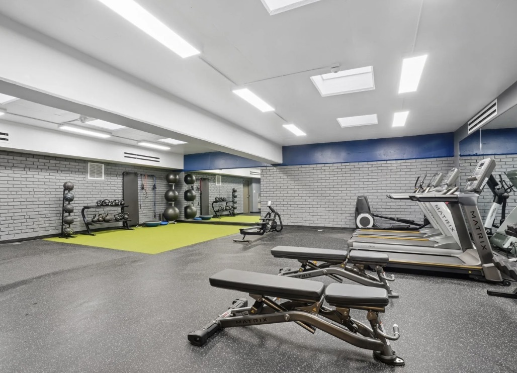 707 W Sheridan Road Unit: 405