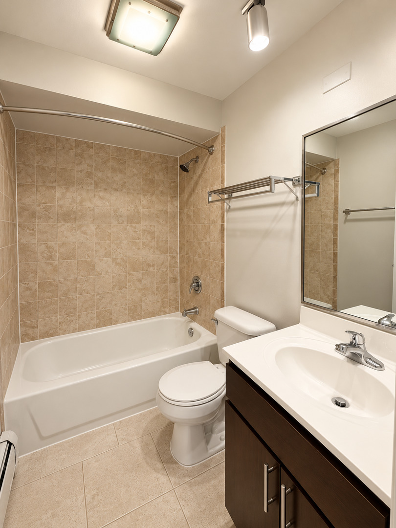 707 W Sheridan Road Unit: 405