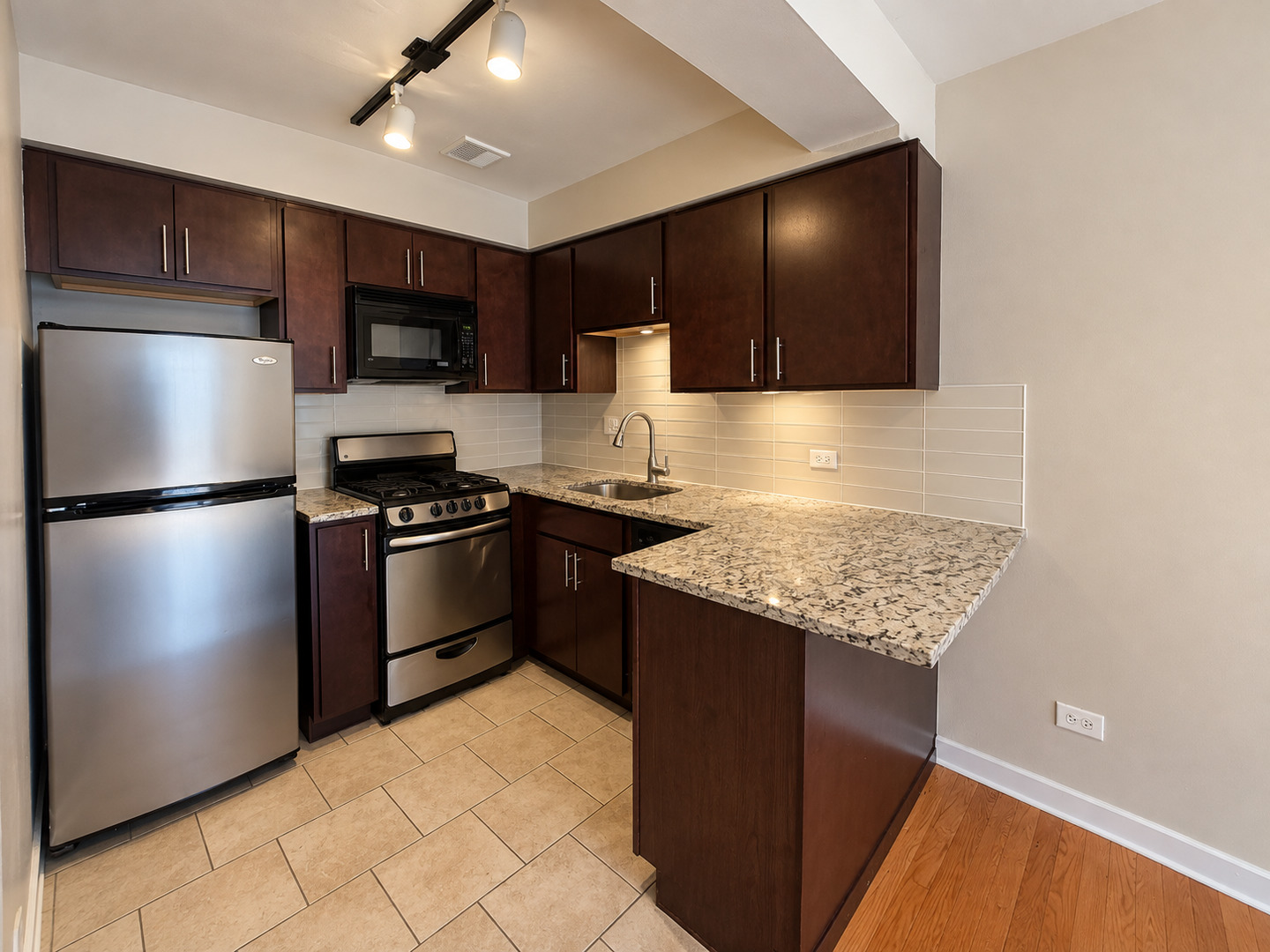 3610 N Pine Grove Avenue Unit: 505