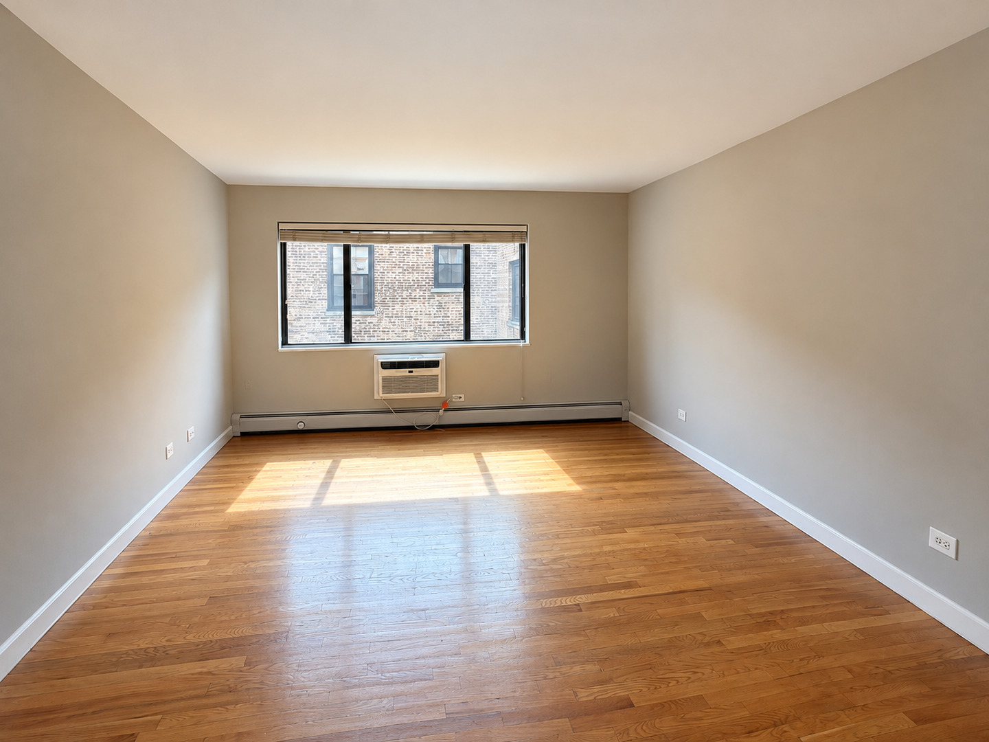 3610 N Pine Grove Avenue Unit: 505