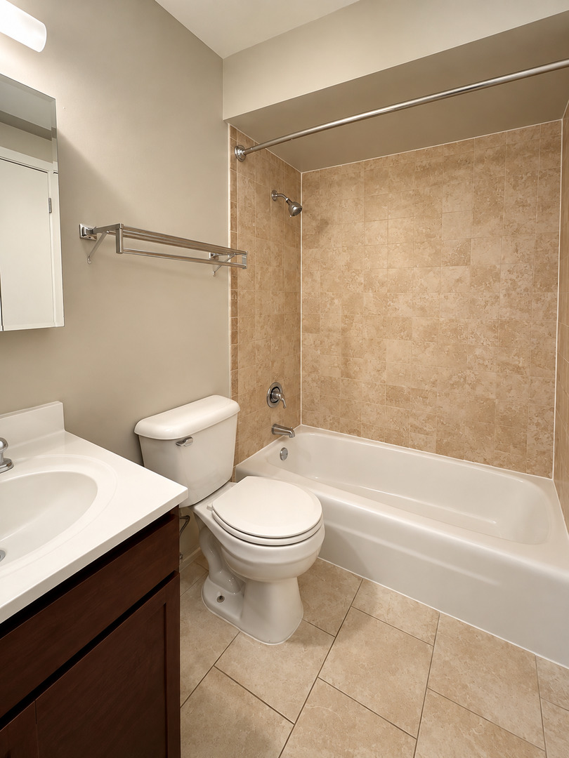 3610 N Pine Grove Avenue Unit: 505
