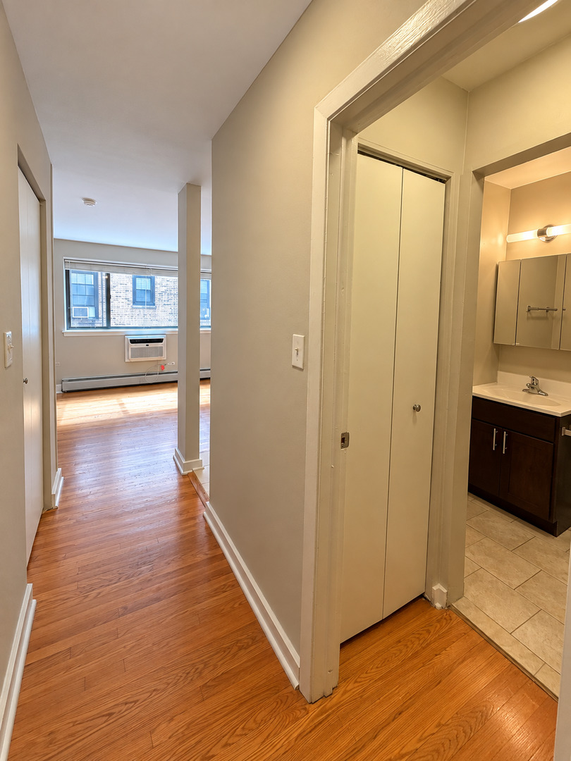 3610 N Pine Grove Avenue Unit: 304