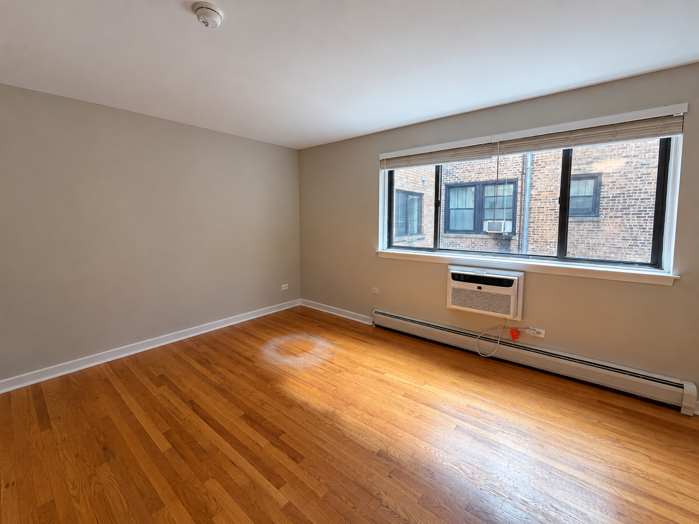 3610 N Pine Grove Avenue Unit: 304