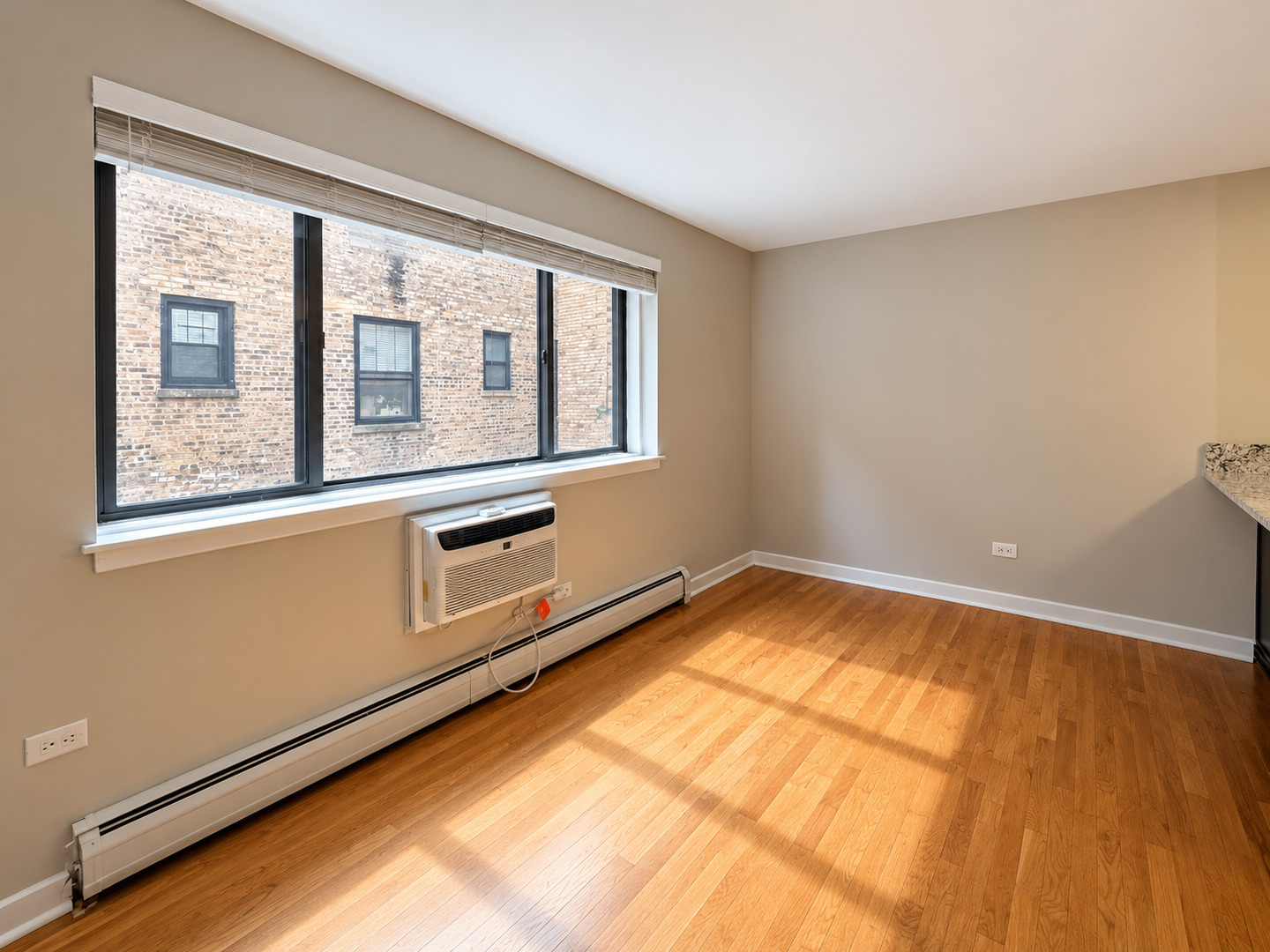 3610 N Pine Grove Avenue Unit: 304