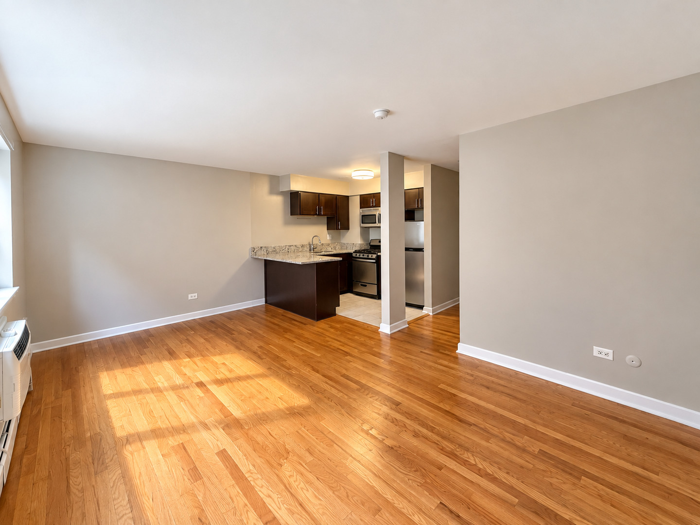 3610 N Pine Grove Avenue Unit: 304