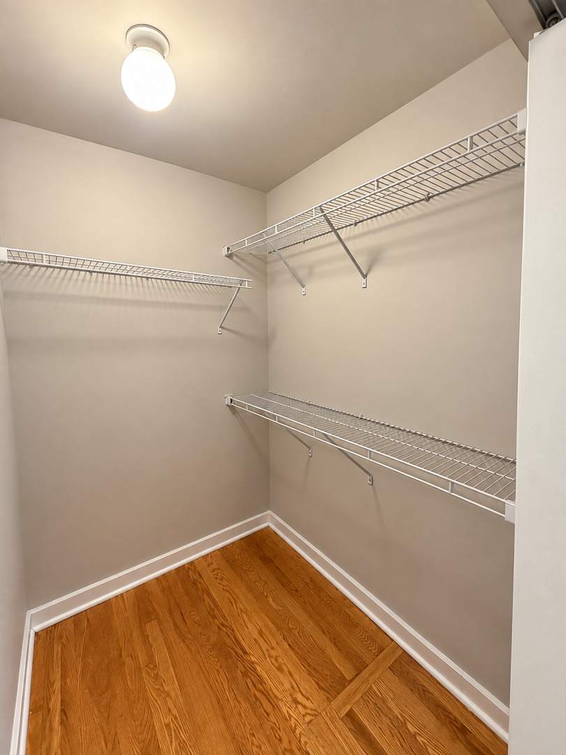 3610 N Pine Grove Avenue Unit: 304