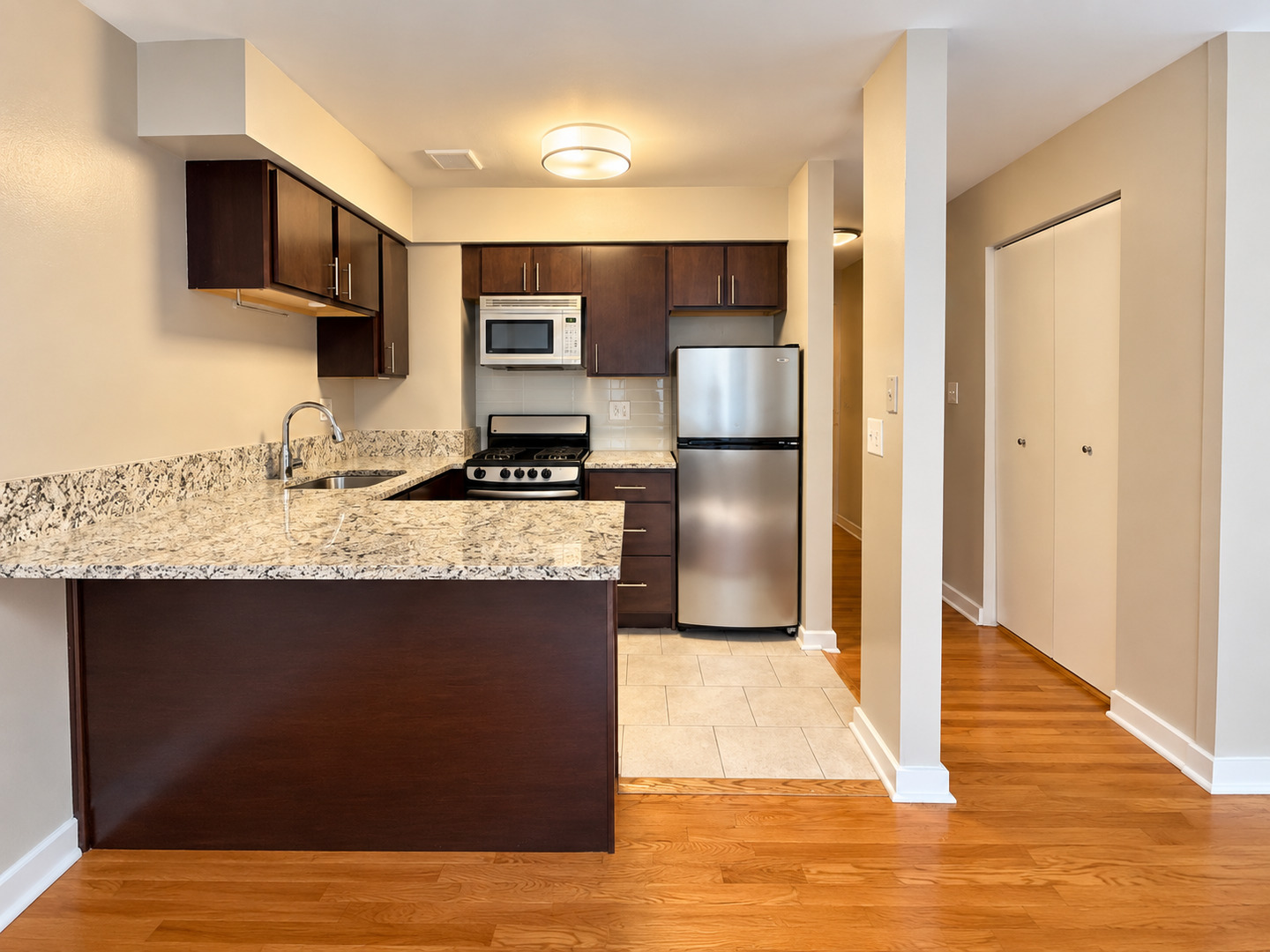 3610 N Pine Grove Avenue Unit: 304
