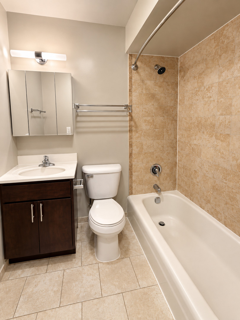 3610 N Pine Grove Avenue Unit: 304