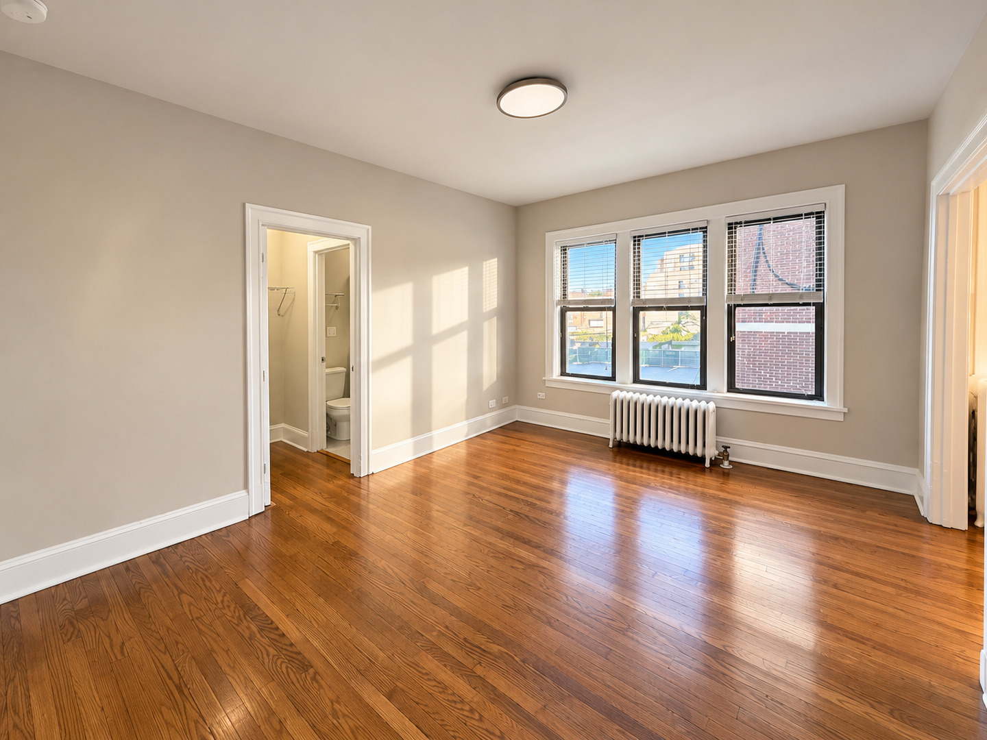 823 W Buena Avenue Unit: 207