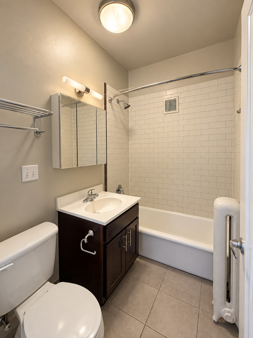 823 W Buena Avenue Unit: 207