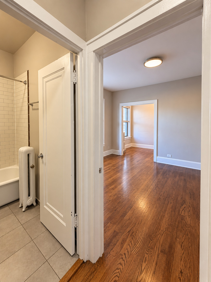 823 W Buena Avenue Unit: 207