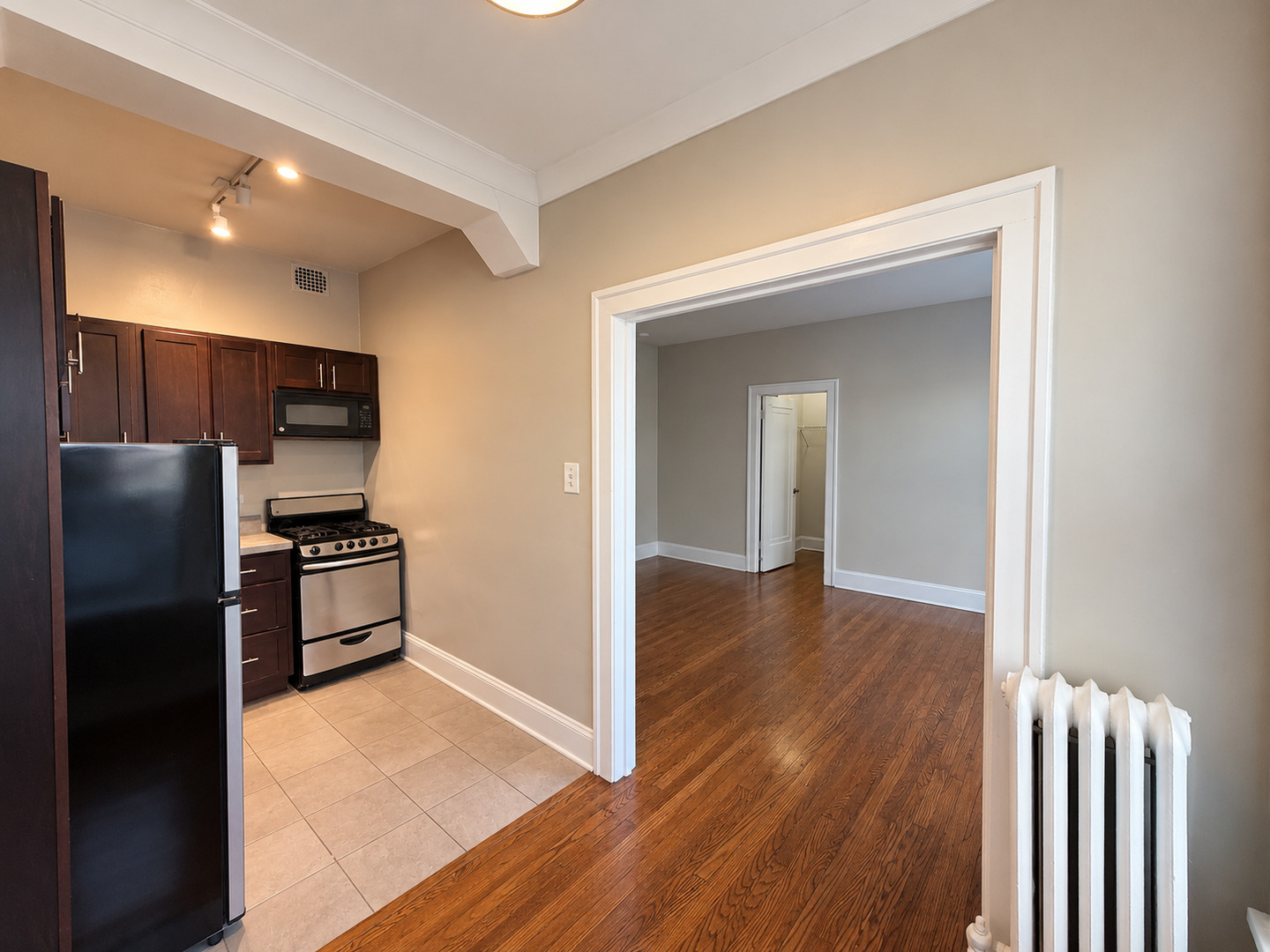 823 W Buena Avenue Unit: 207