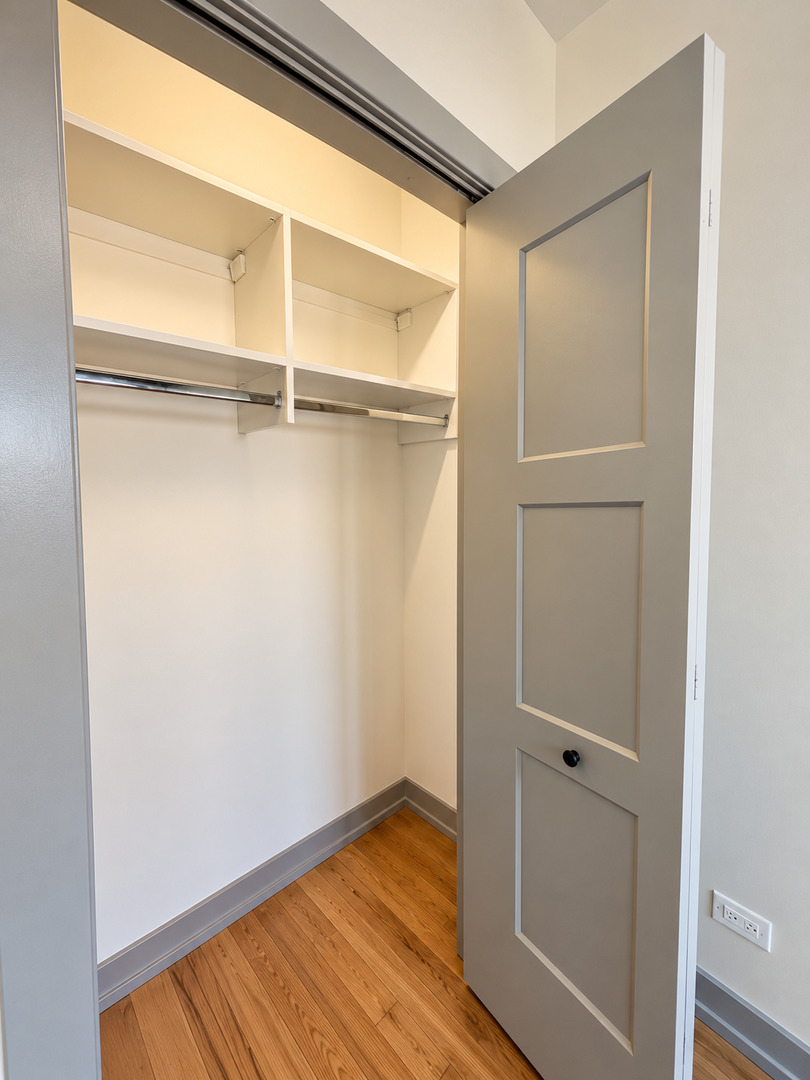 1329 W Estes Avenue Unit: 3B