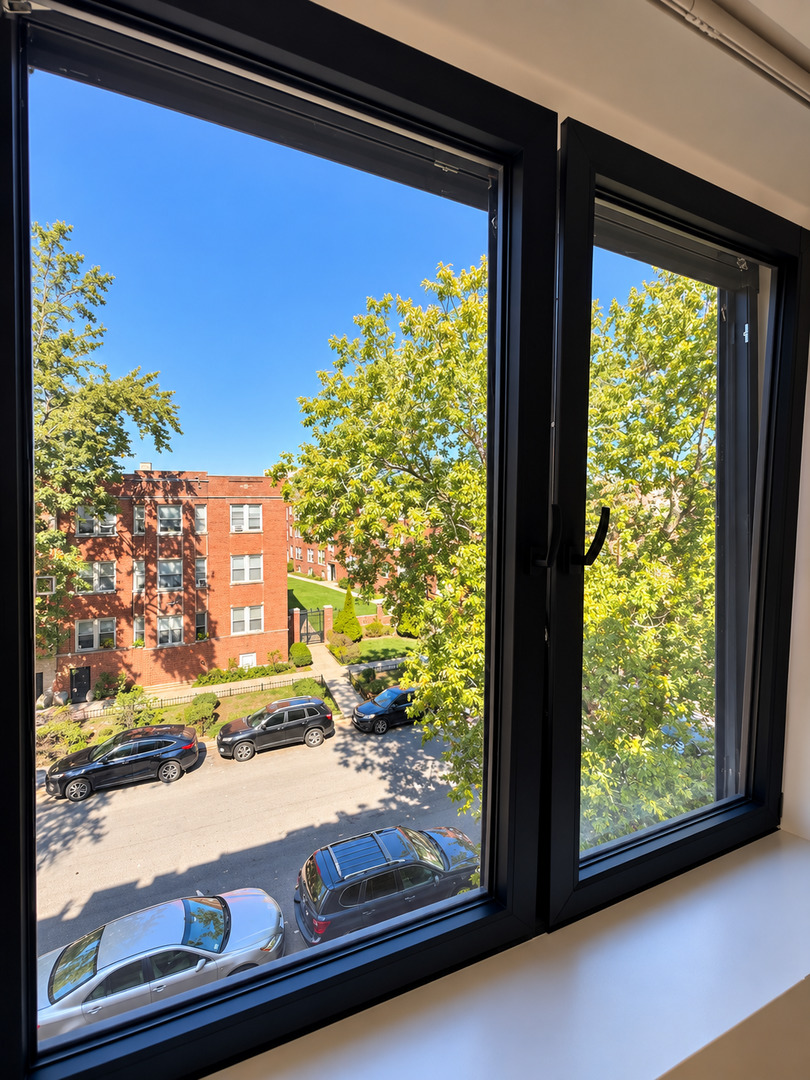 1329 W Estes Avenue Unit: 3B