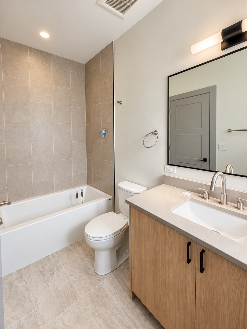 1329 W Estes Avenue Unit: 3B