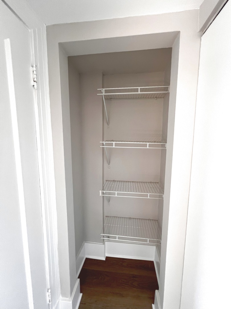 4157 N Clarendon Avenue Unit: 304