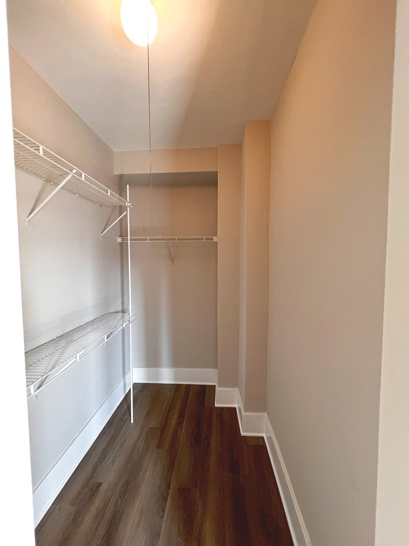 4157 N Clarendon Avenue Unit: 304