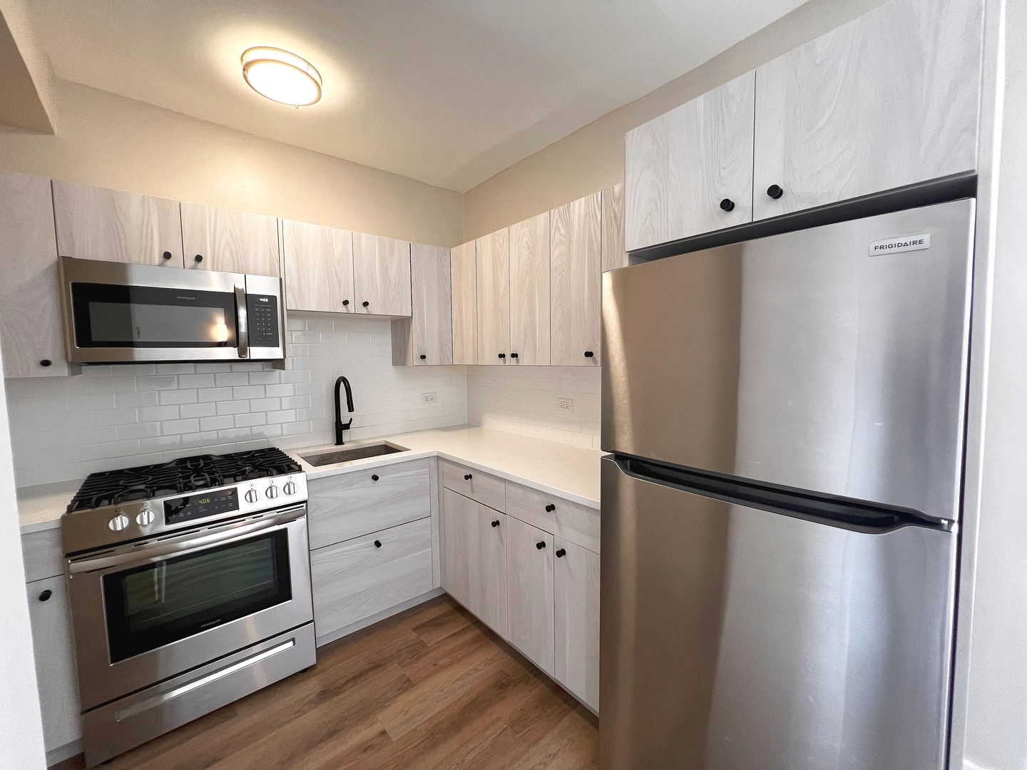 4157 N Clarendon Avenue Unit: 304
