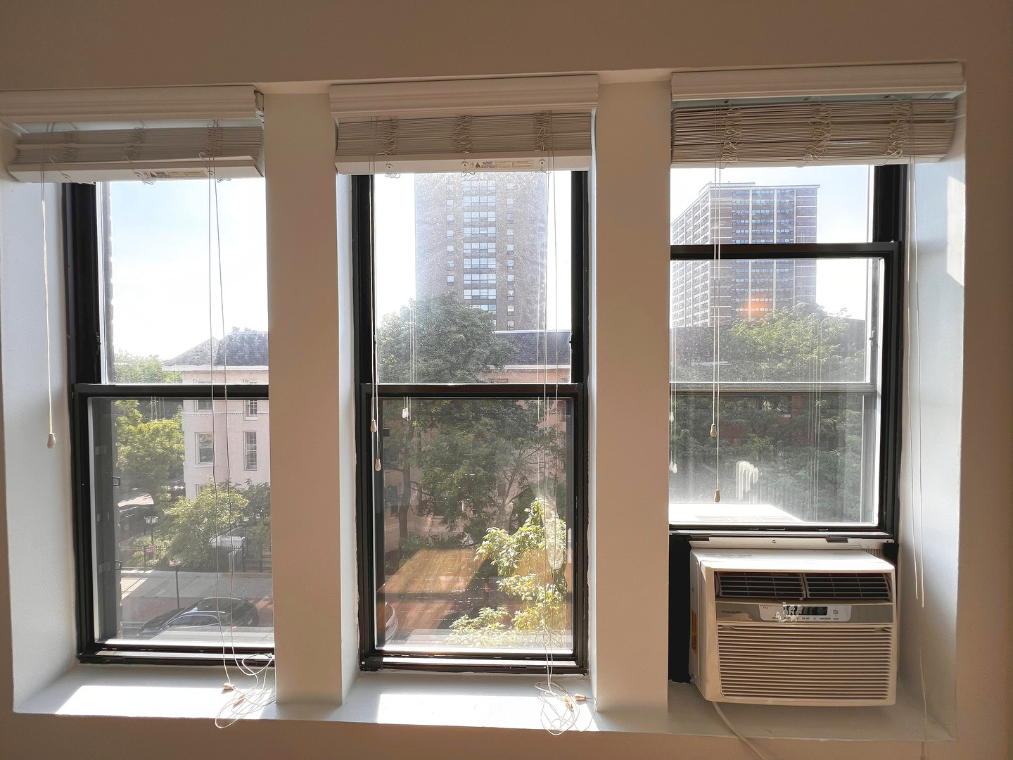 4157 N Clarendon Avenue Unit: 304