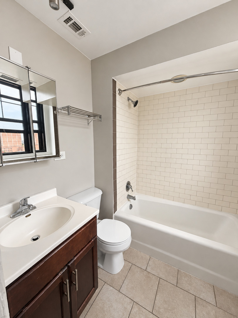 3170 N Sheridan Road Unit: 601