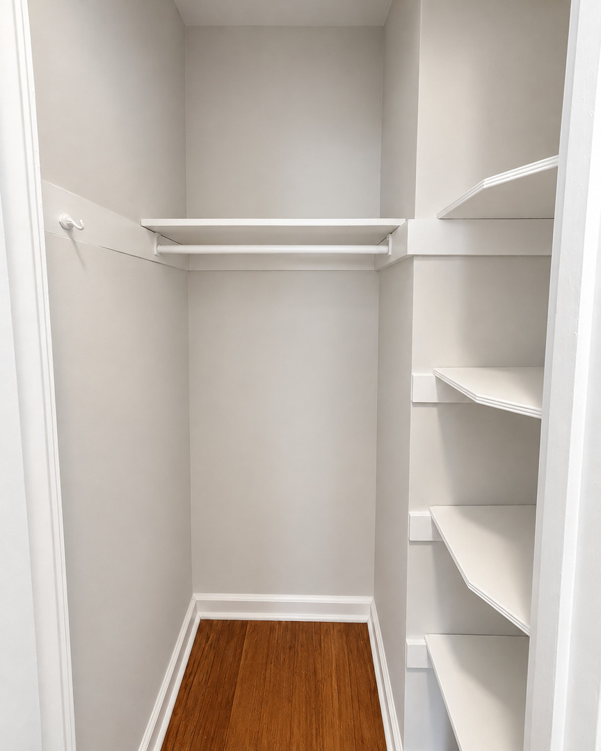 3170 N Sheridan Road Unit: 907