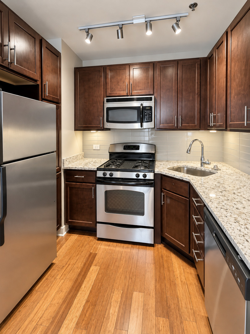 3170 N Sheridan Road Unit: 907