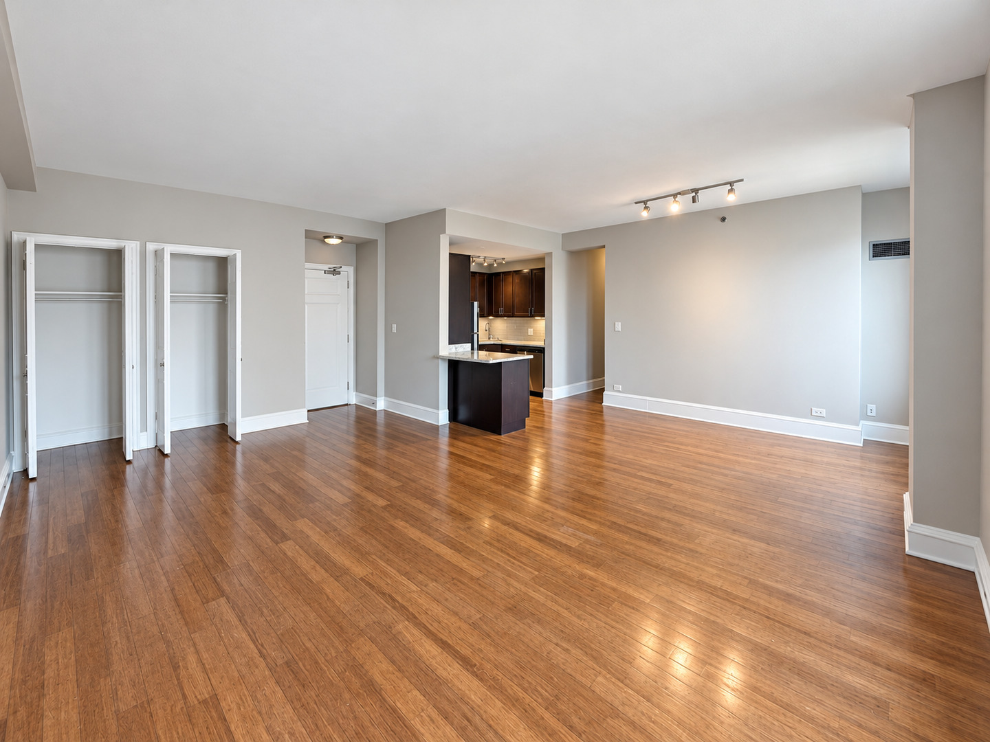 3170 N Sheridan Road Unit: 907