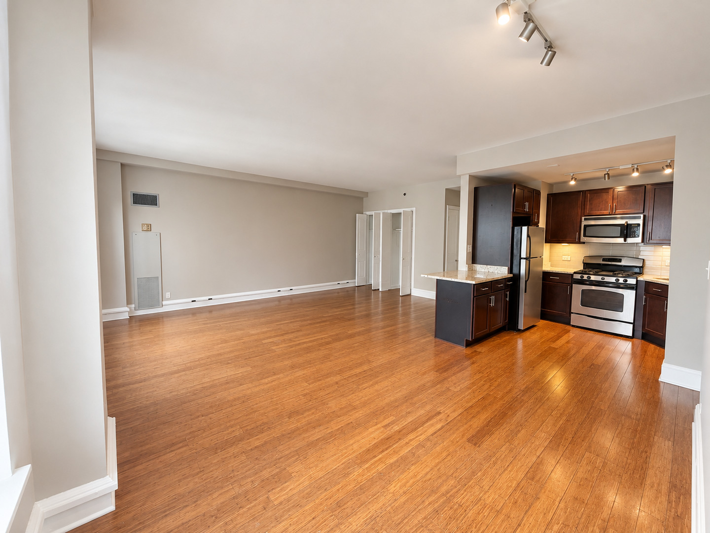 3170 N Sheridan Road Unit: 907