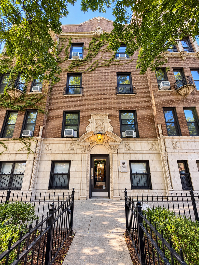823 W Buena Avenue Unit 207 Chicago Il Us 60613 Mrd12786447