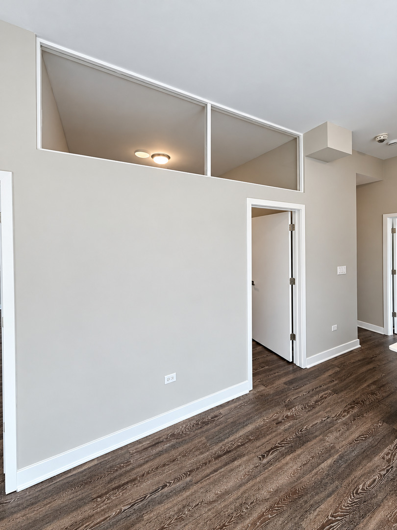 1545 W North Avenue Unit: 301