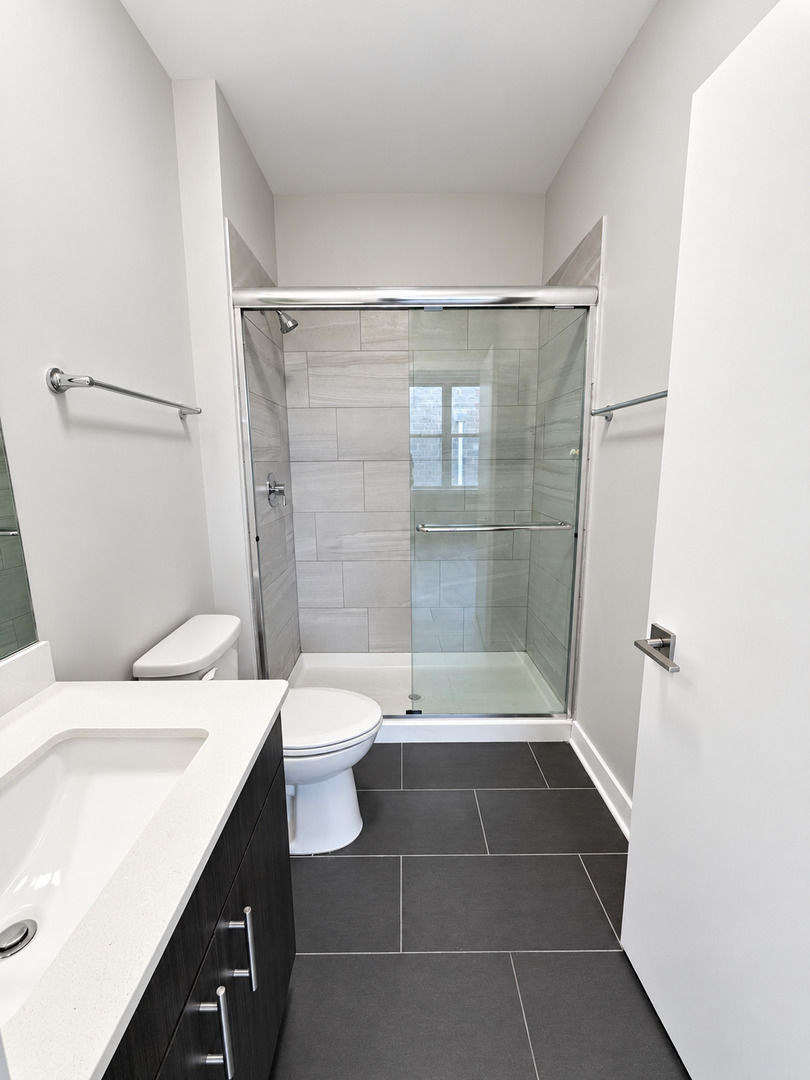 1545 W North Avenue Unit: 301