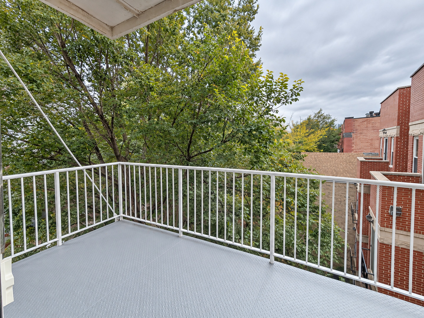 1545 W North Avenue Unit: 301