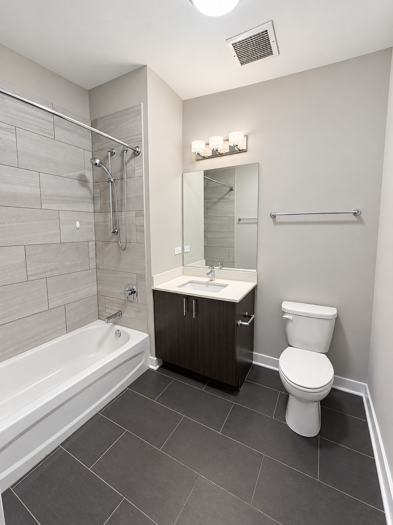 1545 W North Avenue Unit: 301