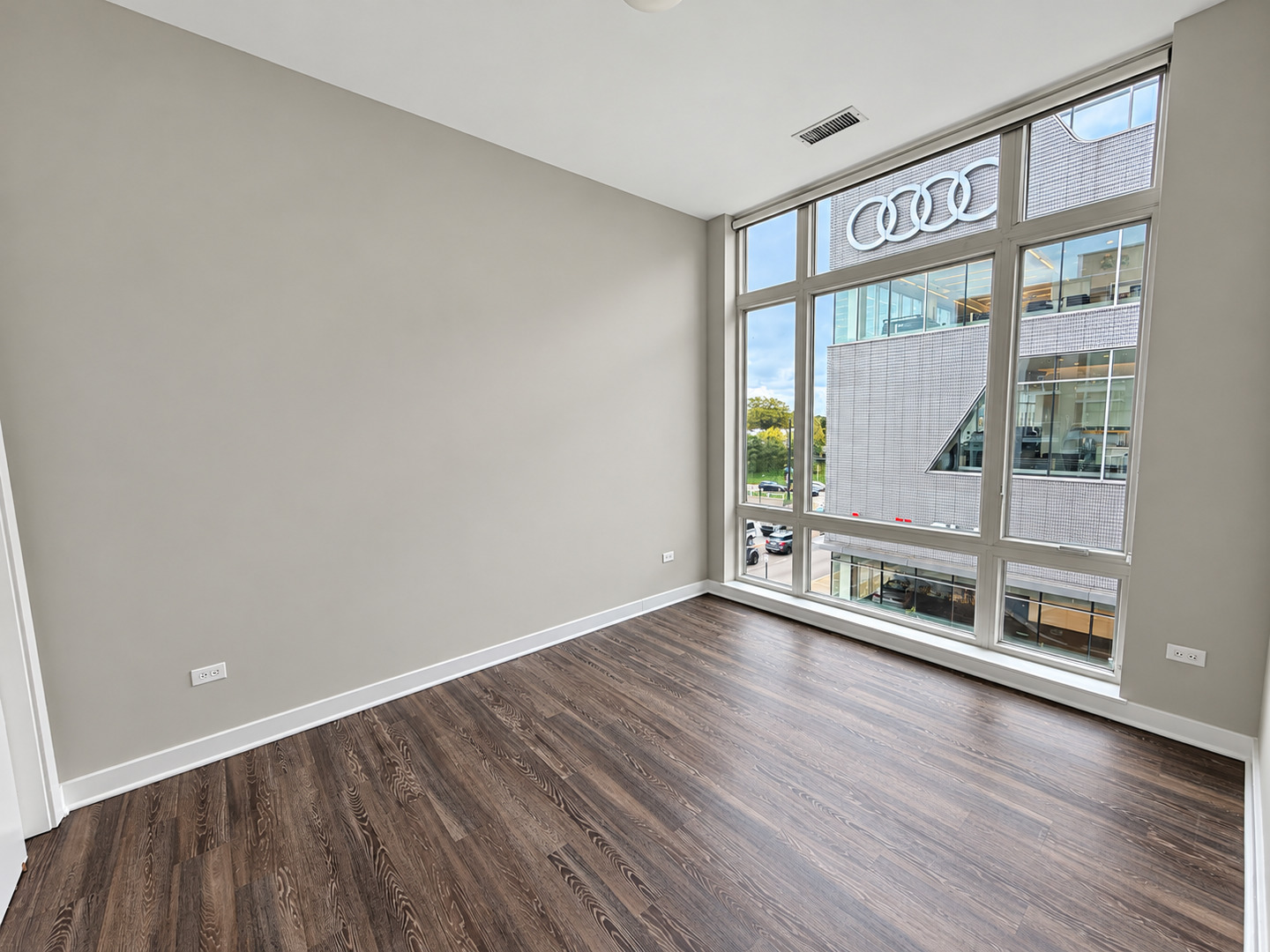 1545 W North Avenue Unit: 301